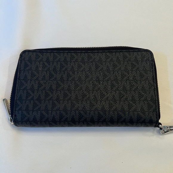 Michael Kors Like New Black Wallet - Picture 3 of 10
